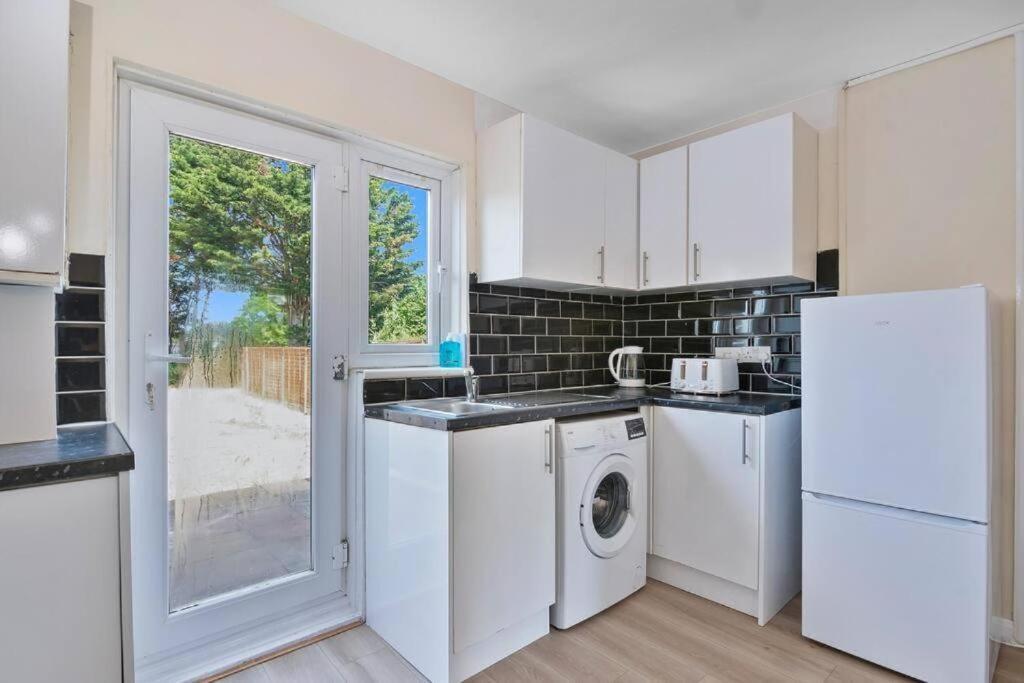 Spacious 3Br House In Enfield North London With Garden Exterior foto