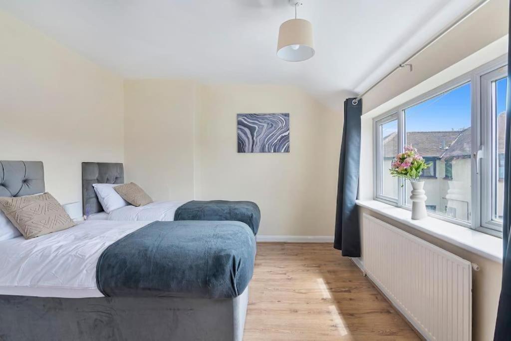 Spacious 3Br House In Enfield North London With Garden Exterior foto